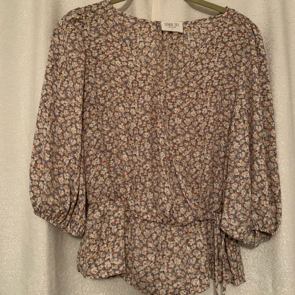 Floral blouse 🌸